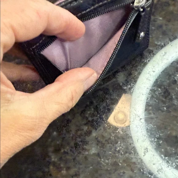 Vintage Coach Black Leather Wallet with Silver Accents - Picture 4 of 10